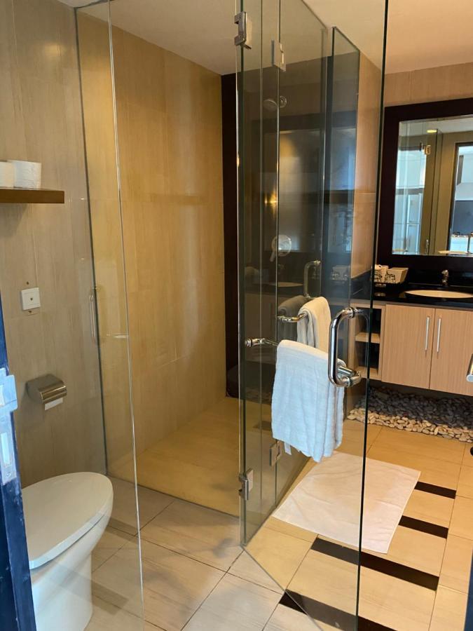 Stylish 2 Bedroom Penthouse Apt, Newly Refreshed, 50 Mbps, Pool, Gym, Resto Кута Екстер'єр фото